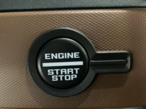 Used 2024 Ford Bronco Outer Banks image 18