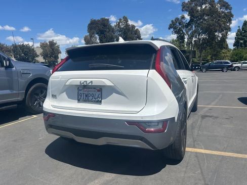 Used 2023 Kia Niro Wave w/ Wave Preserve Package FWD image 3