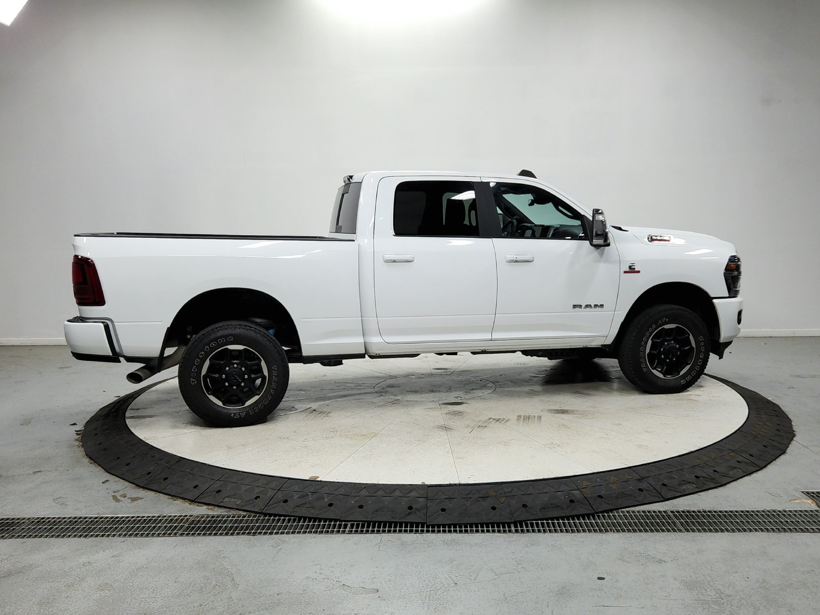 Used 2025 RAM 2500 Laramie AWD/4WD image 9