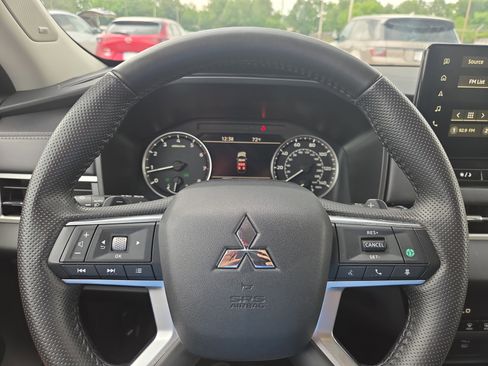 Used 2025 Mitsubishi Outlander SE AWD/4WD image 10