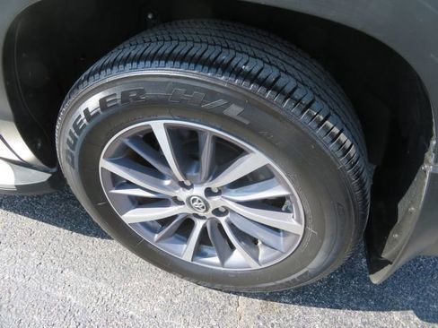 Used 2019 Toyota Highlander XLE image 10