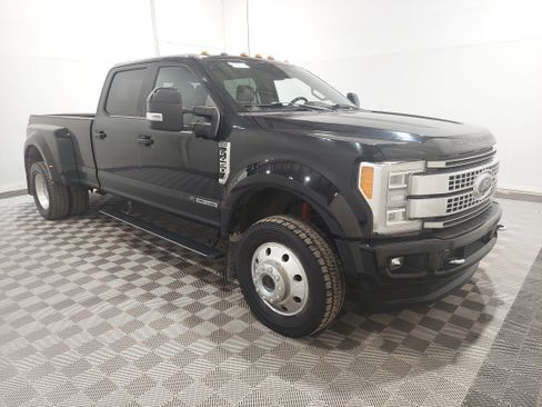 Used 2017 Ford F450 Platinum w/ Platinum Ultimate Package AWD/4WD image 5