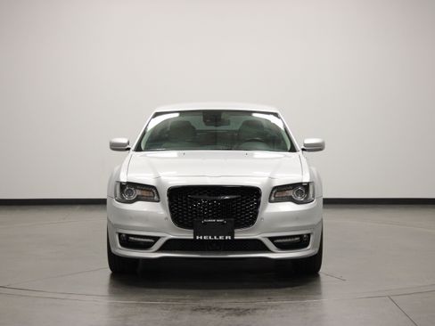 Used 2022 Chrysler 300 Touring L w/ Safetytec Plus Group AWD/4WD image 3