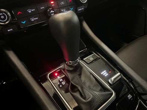 Used 2025 Jeep Compass Limited image 42