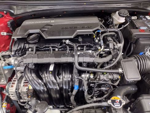 Certified 2025 Hyundai Elantra Sport image 9