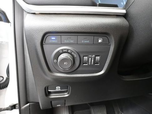 Used 2023 Jeep Grand Cherokee 4WD 4xe w/ Luxury Tech Group II image 35