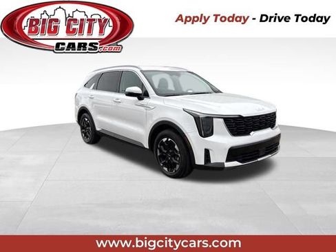 Used 2024 Kia Sorento S image 1