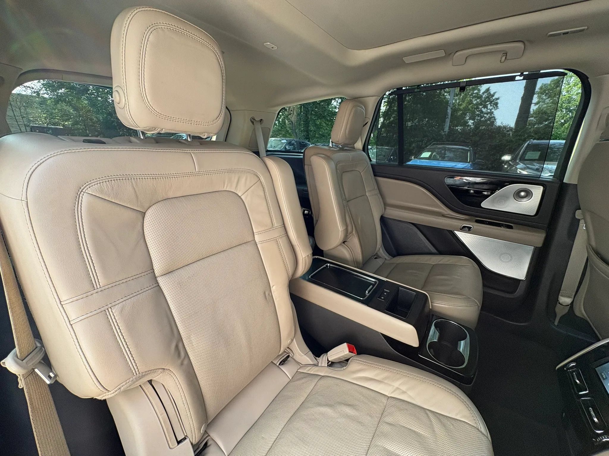 Used 2020 Lincoln Aviator Reserve w/ Equipment Group 202A AWD/4WD image 17