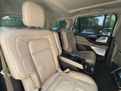 Used 2020 Lincoln Aviator Reserve w/ Equipment Group 202A AWD/4WD image 17