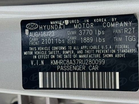 Used 2024 Hyundai Venue SEL image 16