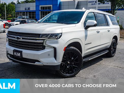 Used 2022 Chevrolet Suburban LT w/ LT Signature Package AWD/4WD image 2