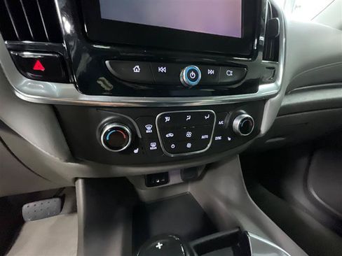 Used 2019 Chevrolet Traverse LT FWD image 16