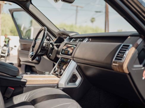 Used 2018 Land Rover Range Rover Supercharged AWD/4WD image 17