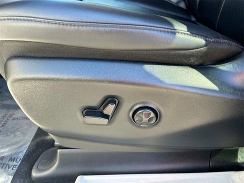 Used 2024 Chrysler Pacifica Touring-L image 24