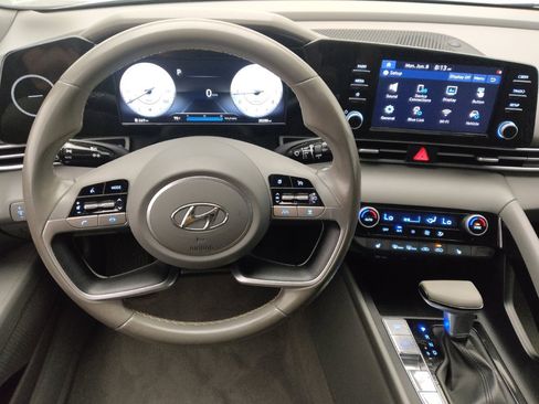Used 2021 Hyundai Elantra SEL w/ Convenience + Premium Package FWD image 22