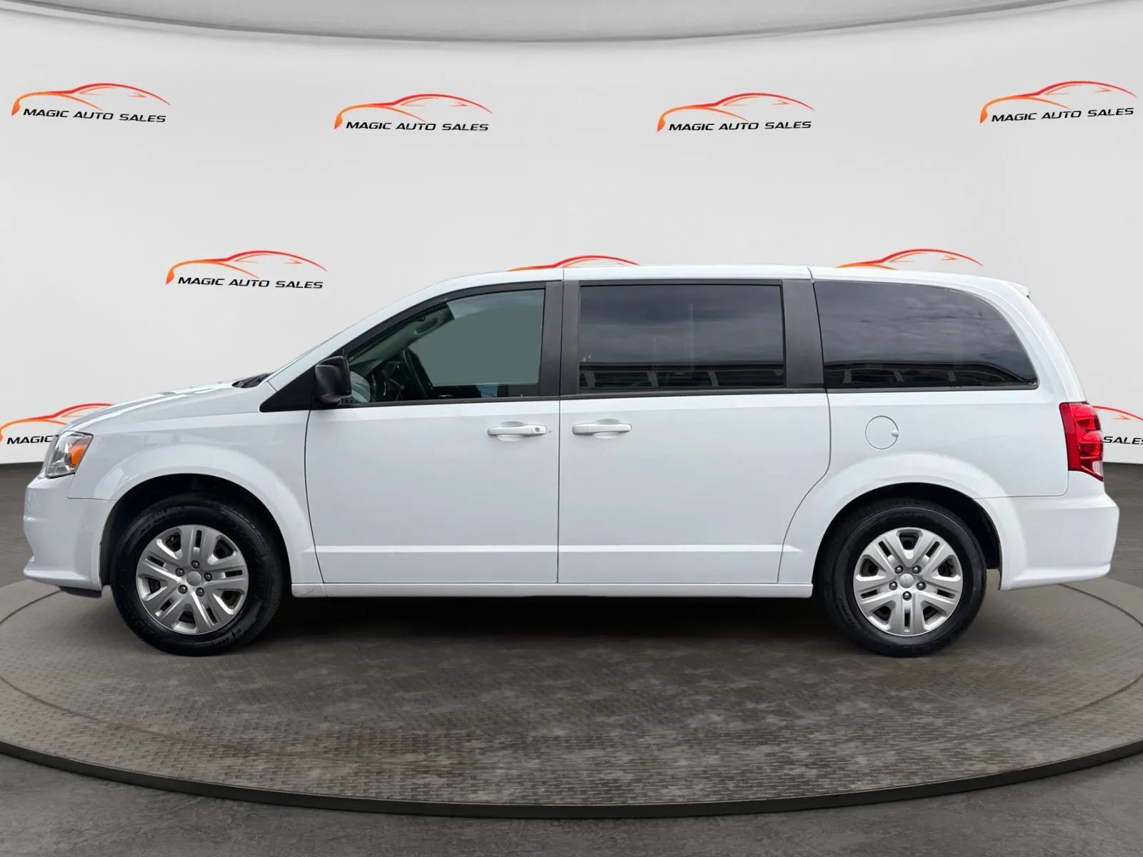 Used 2018 Dodge Grand Caravan SE w/ UConnect Hands-Free Group FWD image 7