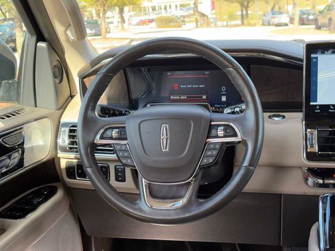 Used 2024 Lincoln Navigator Reserve image 25