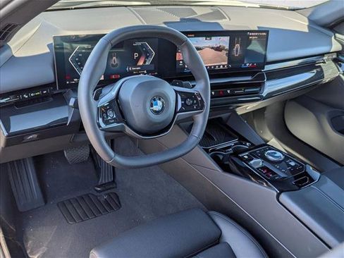 Used 2025 BMW 530i image 9