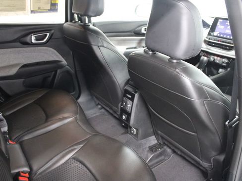 Used 2025 Jeep Compass Latitude AWD/4WD image 30