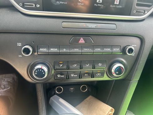 Used 2021 Kia Sportage LX AWD/4WD image 15