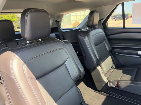 Used 2024 Ford Explorer Limited w/ Equipment Group 301A RWD image 31
