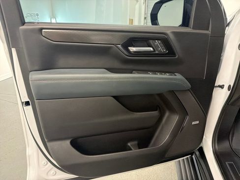 Used 2026 GMC Yukon XL AT4 w/ AT4 Premium Plus Package AWD/4WD image 12