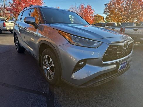 Certified 2022 Toyota Highlander XLE image 11
