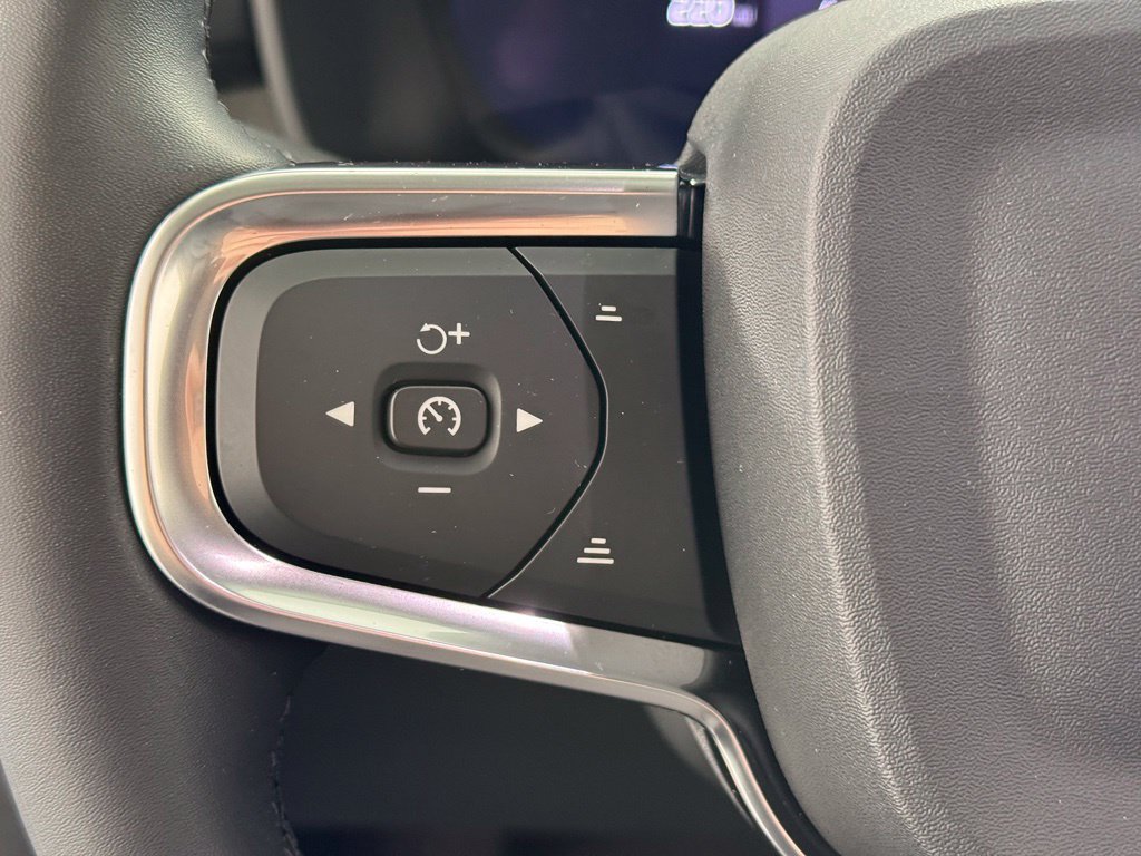 Certified 2024 Volvo XC40 B5 Core AWD/4WD image 29
