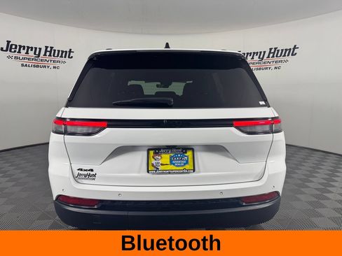 Used 2025 Jeep Grand Cherokee Altitude AWD/4WD image 8