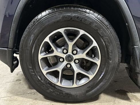 Used 2012 Jeep Grand Cherokee Laredo w/ Laredo E Group AWD/4WD image 25