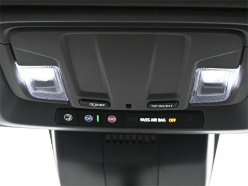 Used 2025 GMC Sierra 1500 Elevation image 14