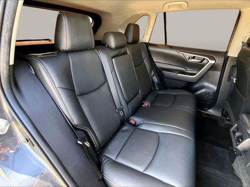 Used 2021 Toyota RAV4 XLE FWD image 20