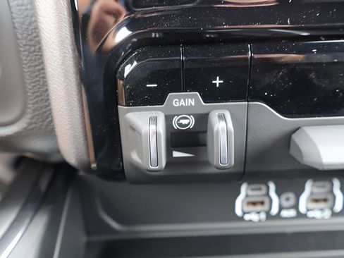 New 2026 RAM 2500 Laramie AWD/4WD image 17