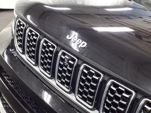 Used 2021 Jeep Grand Cherokee L Summit w/ Advanced Protech Group IV AWD/4WD image 37