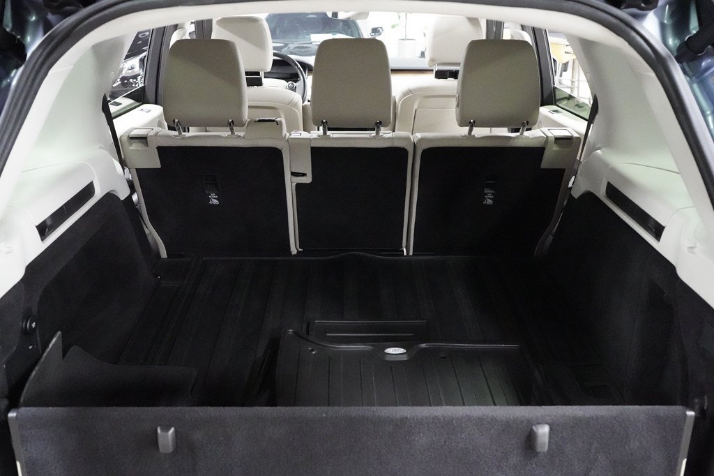 Used 2018 Land Rover Discovery HSE AWD/4WD image 25