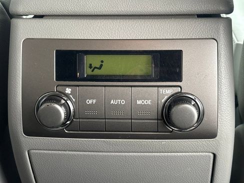 Used 2010 Toyota Highlander SE image 28