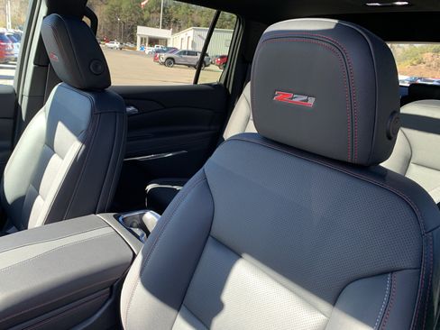 New 2026 Chevrolet Traverse Z71 w/ Driver Confidence Package image 12