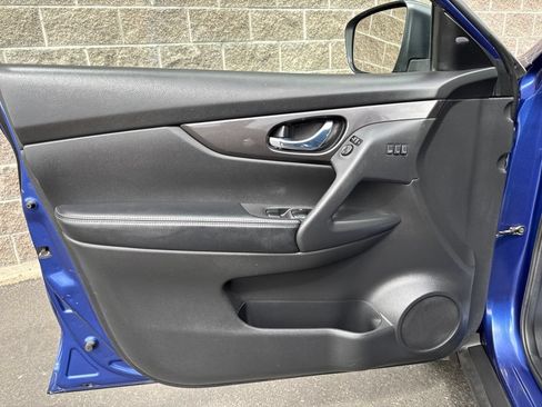 Used 2019 Nissan Rogue SV w/ Premium Package AWD/4WD image 13