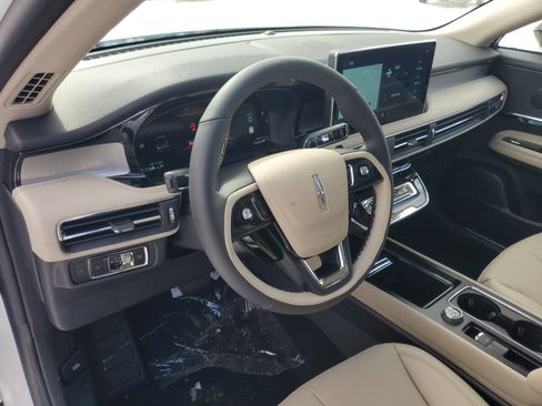 New 2026 Lincoln Corsair Premiere image 13