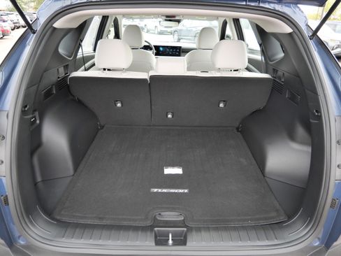 Certified 2025 Hyundai Tucson SE image 18