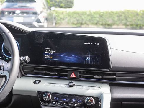 Used 2024 Hyundai Elantra Limited FWD image 18