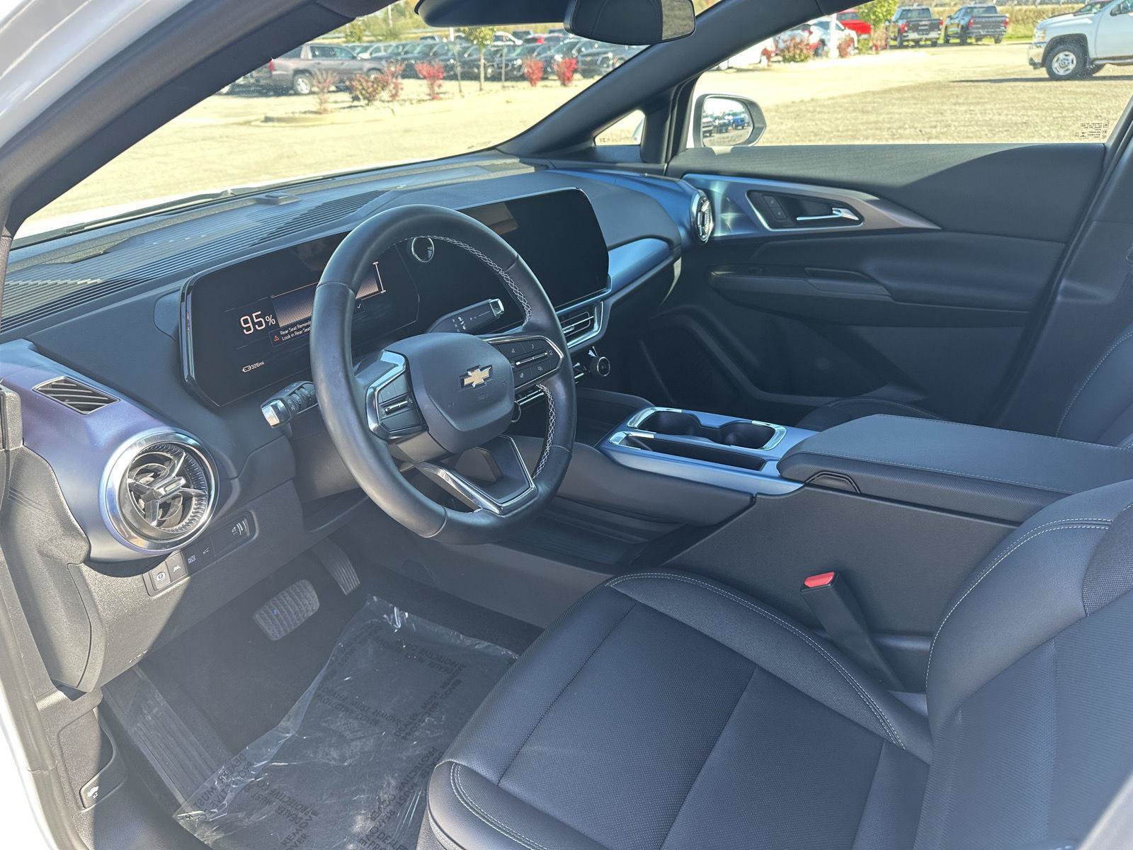 Used 2025 Chevrolet Equinox EV LT w/ Convenience Package FWD image 39