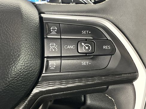 Used 2023 Jeep Grand Cherokee Laredo image 17