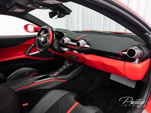 Used 2020 Ferrari 812 Superfast RWD image 34