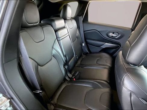 Used 2019 Jeep Cherokee Limited w/ Luxury Group FWD image 17