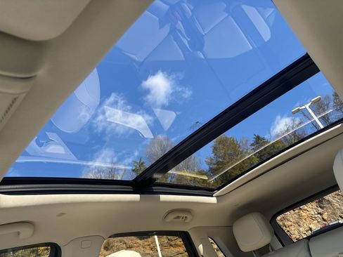 Used 2025 Cadillac XT5 Premium Luxury image 18