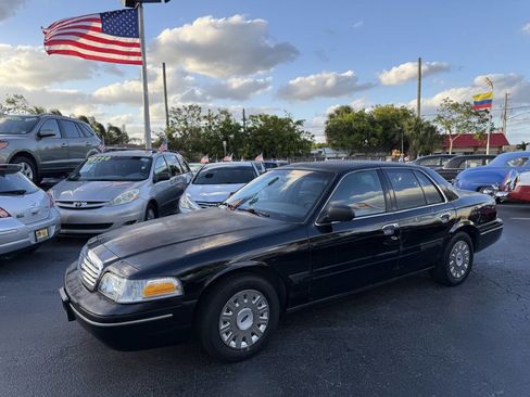 Used 2005 Ford Crown Victoria Police Interceptor image 2