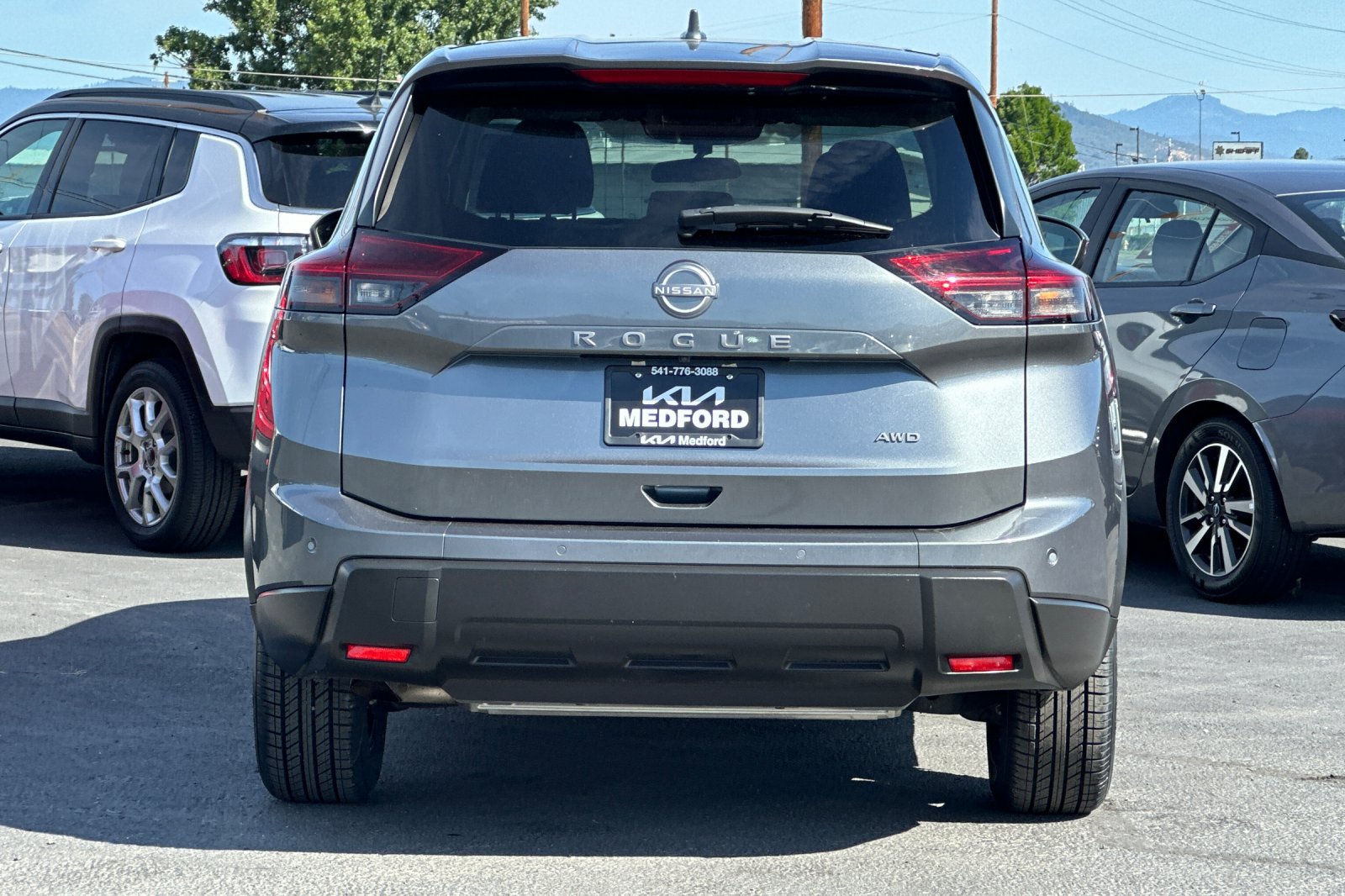 Used 2025 Nissan Rogue SV AWD/4WD image 5