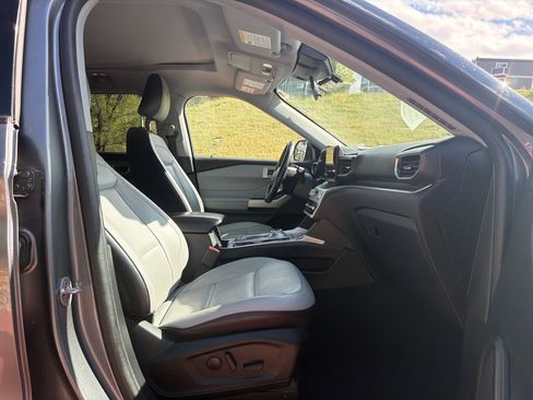 Used 2021 Ford Explorer XLT w/ Equipment Group 202A AWD/4WD image 36