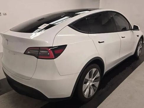 Used 2021 Tesla Model Y Long Range AWD/4WD image 3